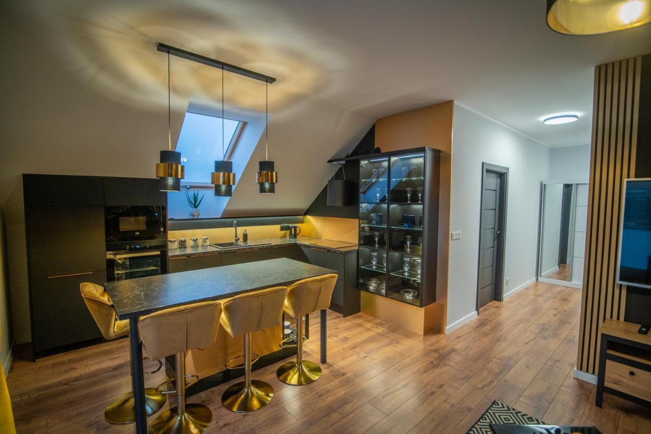 Apartament W Cieplicach Gold Еленя-Гура Экстерьер фото